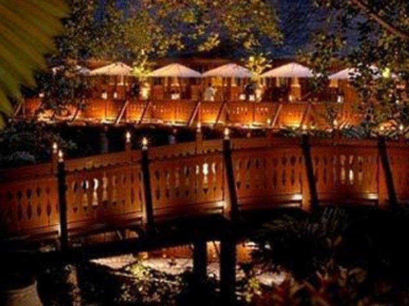 Tanjong Jara Resort, Terengganu - An Slh Hotel Dungun Exteriör bild The restaurant at night